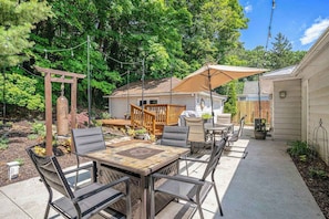 Outdoor dining - Fantastic Retreat Near the Lake w/ a Spacious Deck, Firepit, & Private Hot Tub (Saugatuck)