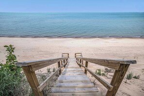 On the beach - Lakefront Home w/High-Speed WiFi, Private Beach, Gas Grill, Washer/Dryer, & more (Harbert)