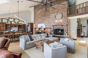 TV, fireplace, DVD player, stereo - Lakefront Home w/High-Speed WiFi, Private Beach, Gas Grill, Washer/Dryer, & more (Harbert)
