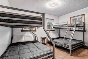 4 bedrooms, WiFi, bed sheets - Fontano Casa | House in Coloma near Michigan's Great Lakes (Coloma)