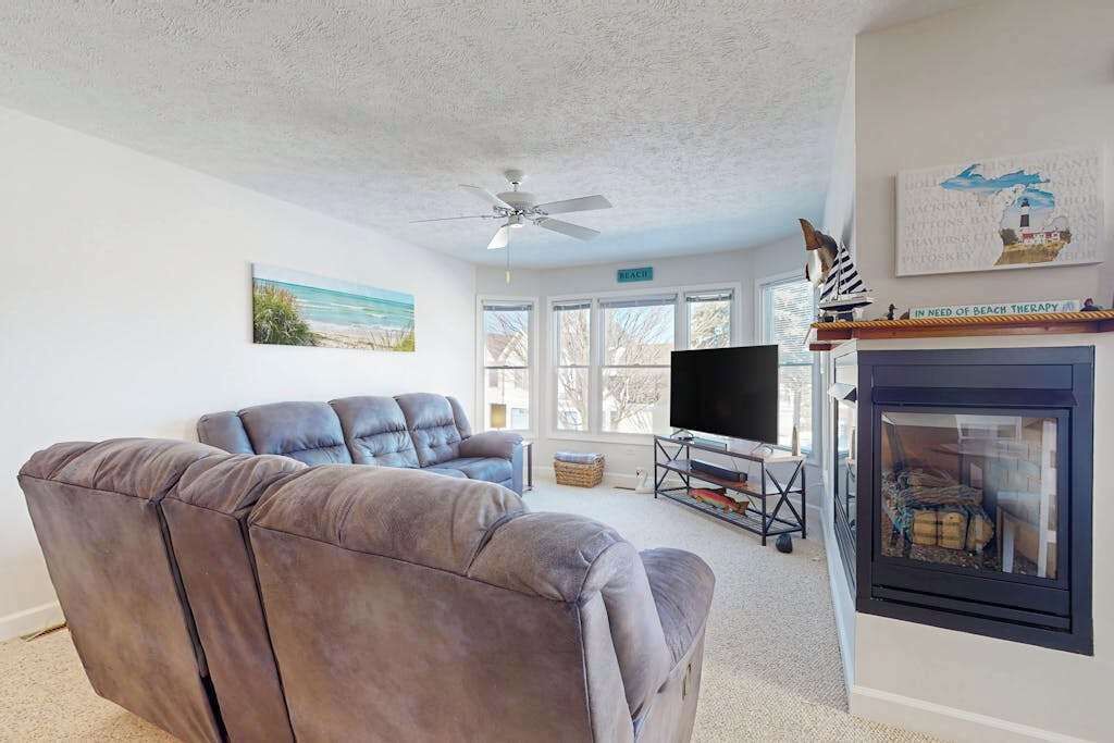 TV, fireplace, offices