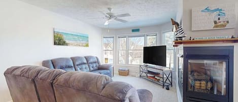 TV, fireplace, offices