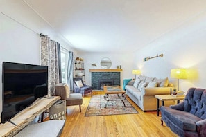 TV, fireplace - Cozy Home Located near Lakes & Trails, large backyard, eV charger & WIFI (Lake Leelanau)