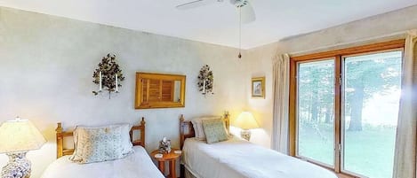 3 habitaciones, tabla de planchar con plancha, cuna de viaje y wifi