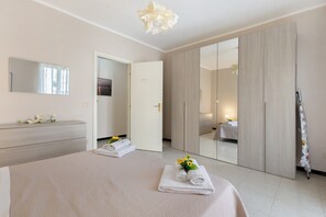 3 quartos, ferros/tábuas de passar roupa, Wi-Fi, roupa de cama