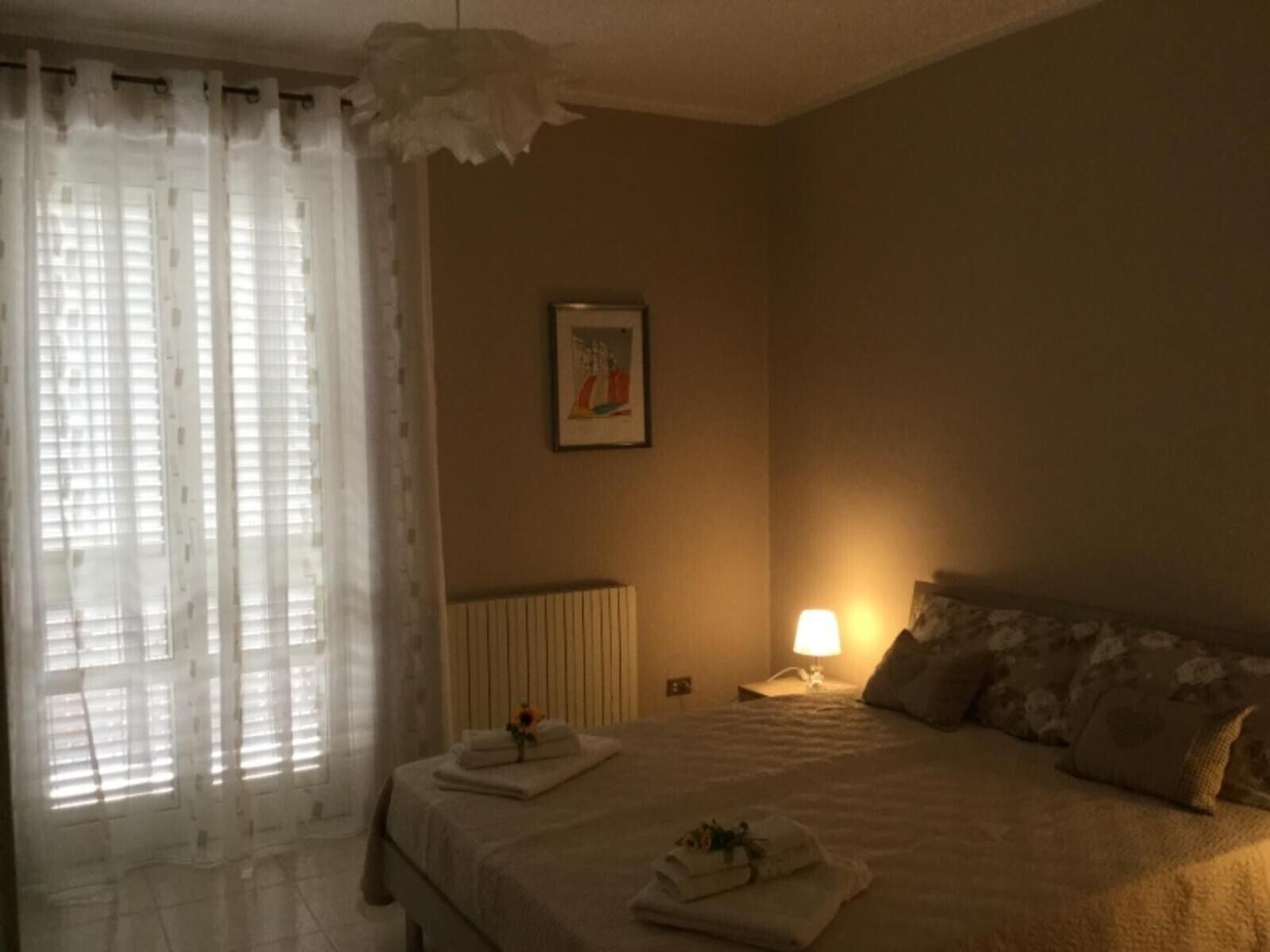 Iron/ironing board, WiFi, bed sheets