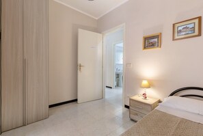 3 室のベッドルーム、アイロン / アイロン台、WiFi、ベッドシーツ
