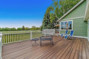 Terrace/patio - Family-friendly home with expansive deck, large lawn (Harbor Springs)