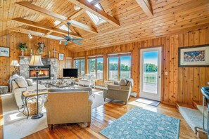 TV, DVD player, stereo - Family-friendly home with expansive deck, large lawn (Harbor Springs)