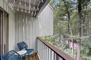 Property grounds - Single-level lakefront hideaway with a deck, fireplace, & washer/dryer (Glen Arbor)