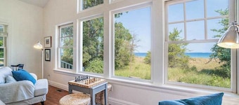 Private lakefront house in great location with private beach, great views