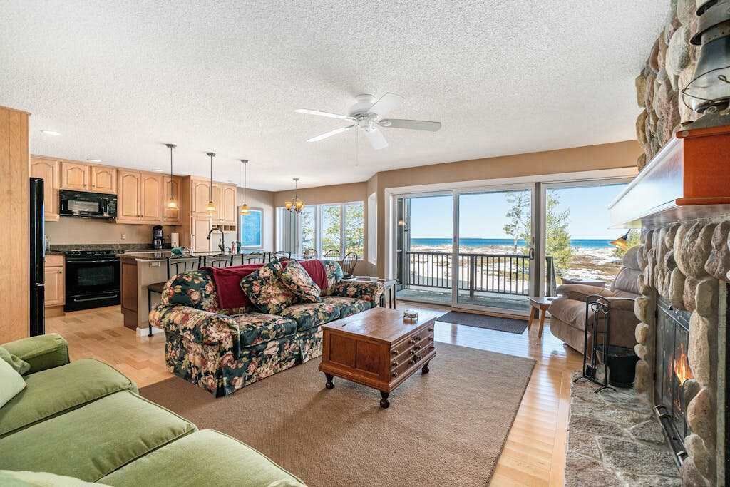 TV, fireplace, offices