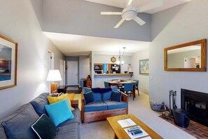 TV, fireplace - Beachfront condo with beach access, fireplace, balcony, washer/dryer & views (Glen Arbor)