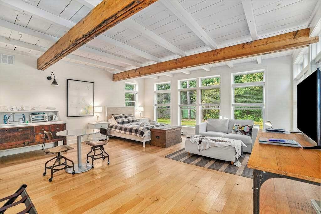 TV, DVD player, offices