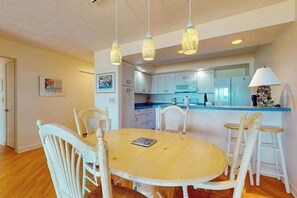 Dining - Beachfront condo with lake views, washer/dryer & fireplace (Glen Arbor)