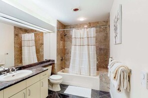 Shower, towels - Sunny upper-level beachfront condo with Lake Michigan views, fireplace, deck (Glen Arbor)