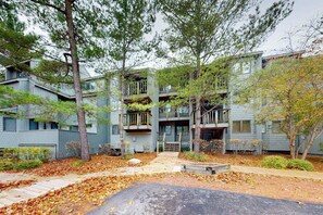 Exterior - Sunny upper-level beachfront condo with Lake Michigan views, fireplace, deck (Glen Arbor)