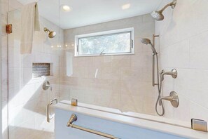 Douche, serviettes fournies