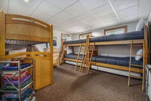 1 bedroom, Internet, bed sheets - Dog-friendly ski-in/out condo near lifts with ski views, pool, tennis, hot tub (Boyne Falls)