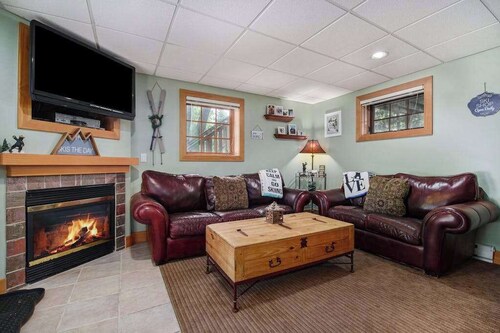 Dog-friendly ski-in/out condo near lifts with ski views, pool, tennis, hot tub