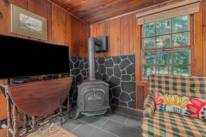 Interior - Peaceful & shady cottage near beach with streaming, free WiFi, full kitchen (Beulah)