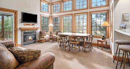 Ski-in/out condo near lifts with ski views, pool, tennis, hot tub, skiing, AC
