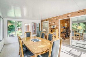 Dining - Lake home close to the water with WiFi, firepit, washer/dryer (Beulah)