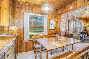 Dining - Lake home close to the water with WiFi, firepit, washer/dryer (Beulah)