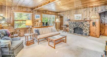 Lake home close to the water with WiFi, firepit, washer/dryer