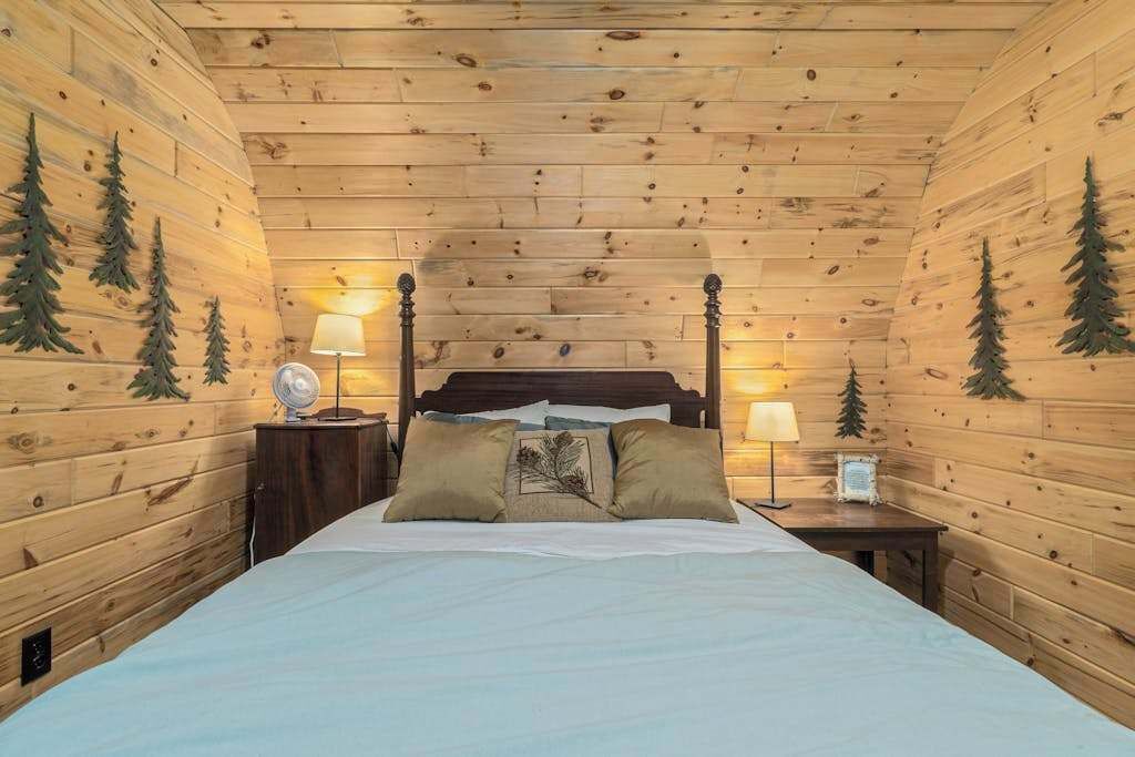 3 bedrooms, iron/ironing board, bed sheets