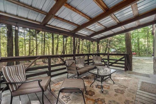 Riverfront cabin on the Betsie with private dock, kayaks & bikes - 2 dogs OK
