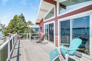 Terrace/patio - Dreamy escape on the water of Crystal Lake w/ spacious deck & private dock (Beulah)