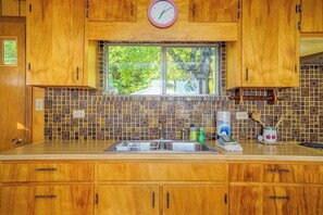 Interior - Inviting home w/ free cable and full kitchen - right on the lake (Beulah)