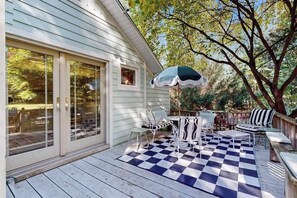 Outdoor dining - Cozy Modern Cottage, Near beach & Town, Lovely Large Back Yard, WIFI, & W/D (Three Oaks)