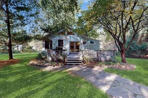 Exterior - Cozy Modern Cottage, Near beach & Town, Lovely Large Back Yard, WIFI, & W/D (Three Oaks)