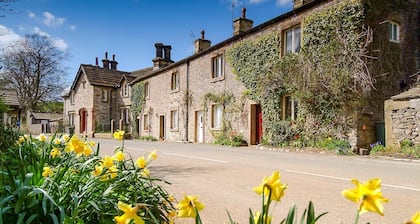 Heatherstone House - Six Bedroom Villa, Sleeps 10