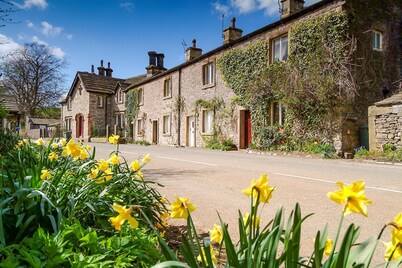 Heatherstone House - Six Bedroom Villa, Sleeps 10