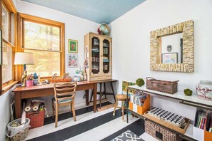 Interior - Charming Home w/Large Yard, Free WiFi, Furnished Deck, Gas Grill, Firepit (Union Pier)