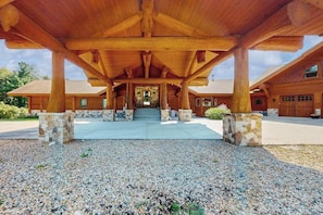 Exterior - Grand cabin with lake view, pond, wood fireplace & AC, & fast WiFi (Coloma Charter Township)