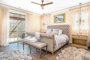 TV, fireplace, DVD player, stereo - Classic home w/ private hot tub, sauna, & outdoor fireplace - 350 feet to beach (New Buffalo)