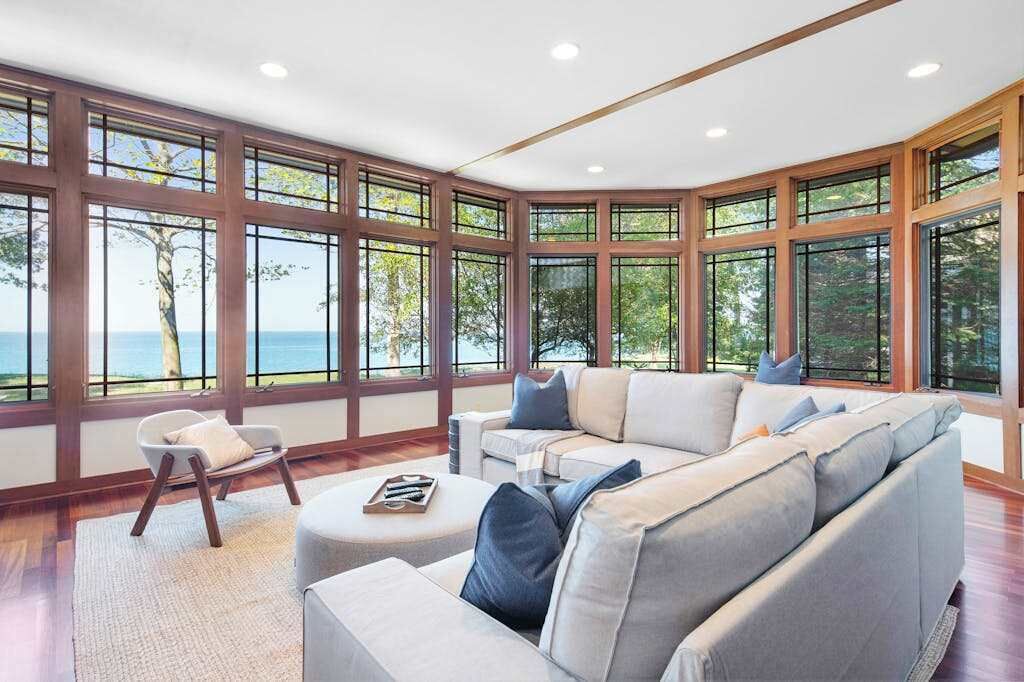TV, fireplace, offices