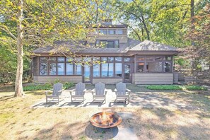 Terrace/patio - Stylish Lakefront Home with a Furnished Deck, Free WiFi, & Fireplace - Dogs OK (New Buffalo)