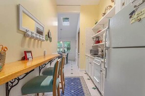Fridge, microwave, oven, stovetop - Garden-style cottage with easy beach access, screened porch & small yard (Lakeside)