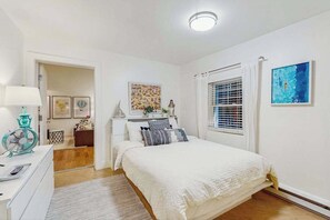 1 Schlafzimmer, Schreibtisch, WLAN, Bettwäsche