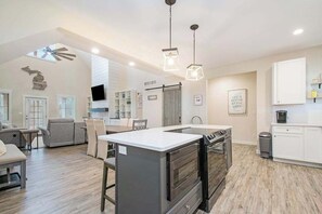 Interior - Modern home with large sun-room, firepit, grill, washer/dryer, & central AC (Sawyer)