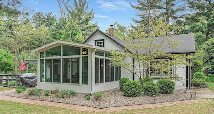 Quiet remodeled cottage near downtown Sawyer - private deck, gas grill, firepit
