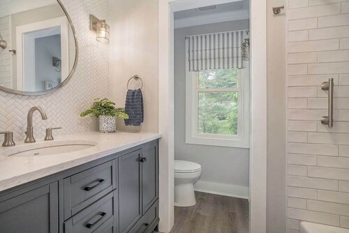 Quiet remodeled cottage near downtown Sawyer - private deck, gas grill, firepit