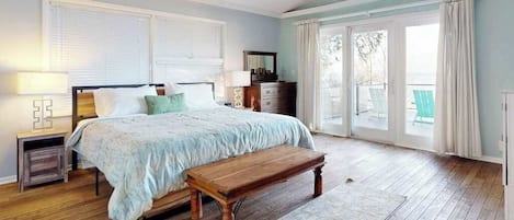 3 bedrooms, desk, travel cot, WiFi