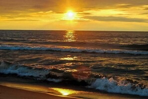 On the beach - Lake Michigan Retreat w/ stunning views, hot tub, & large patio! (Michiana)