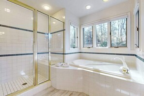Shower, hair dryer, towels - Spacious lakefront home with panoramic views and private beach (Laketown Township)